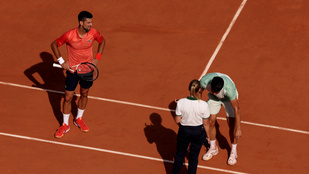 Két szett csoda után jött a dráma Djokovics és Alcaraz Roland Garros-elődöntőjén