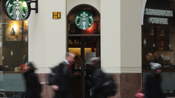 Rengeteget kell fizetnie a Starbucksnak egy volt vezetőnek, akit azért rúgtak ki, mert fehér