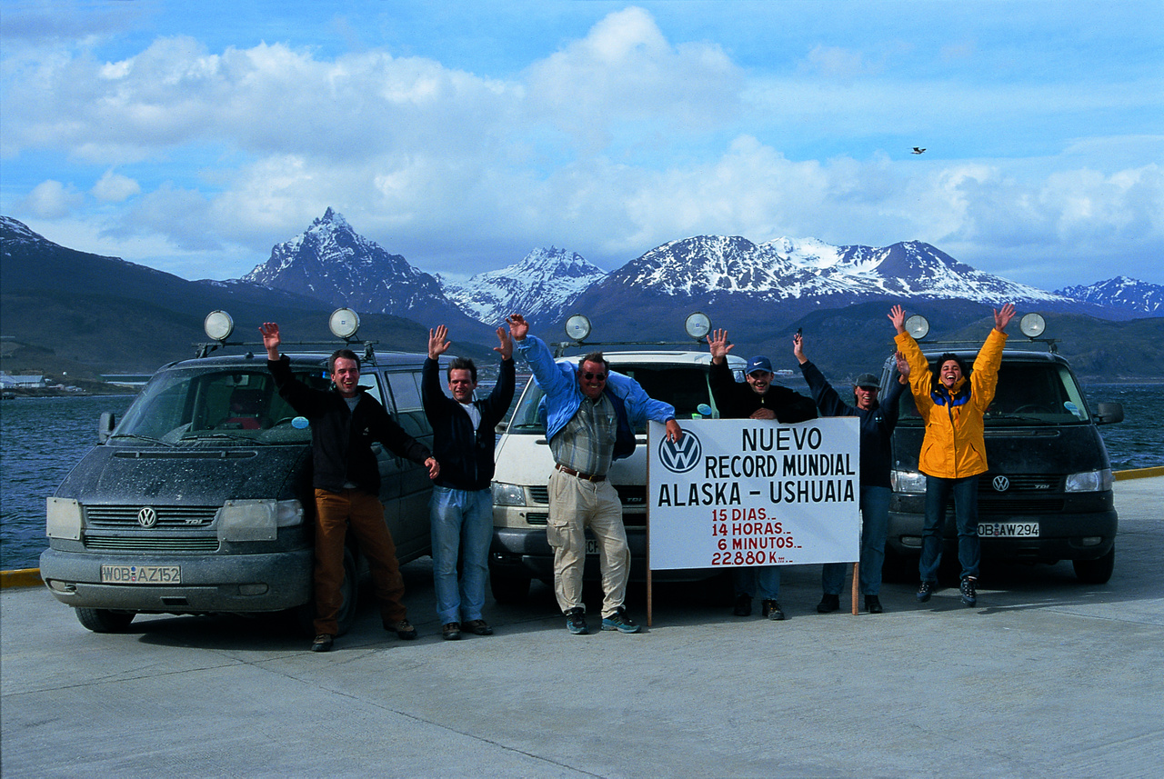 1999-ben Andreas Renz és Matthias Göttenauer fogtak egy gyári Multivan syncro buszt, majd 15 nap, 14 óra és 6 perc alatt megtettek 22,880 kilométert az alaszkai Prudhoe-öbölből az argentin Ushuaia városa felé. Tehát észak-déli kaland volt ez a javából.