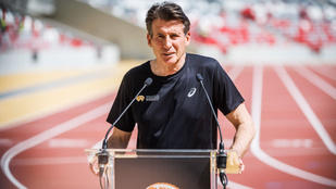 A Nemzetközi Atlétikai Szövetség elnöke avatta fel a futópályát