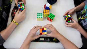 Megdöntötték a Rubik-kocka kirakásának világrekordját