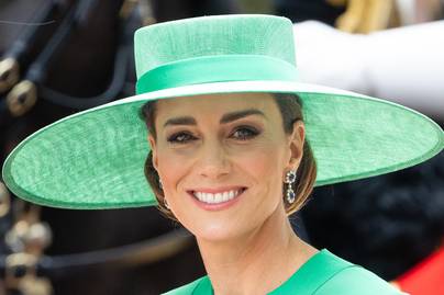 Katalin élénkzöld ruhában ünnepelte a királyt: ilyen elegáns volt a hercegné a jeles parádén