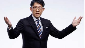 Segítséget kap a Toyota, gigantikus összeggel támogatja a japán kormány