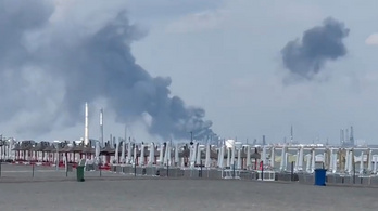 Robbanás után tűz ütött ki Románia legnagyobb kőolaj-finomítójában