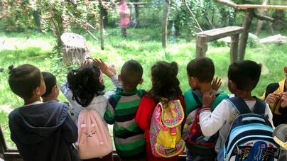 Ezek a gyerekek először lépték át a falujuk határát