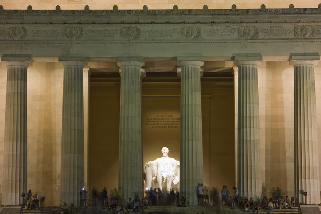 Melyik városban található a Lincoln-emlékmű?