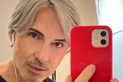 Náray Tamás pink hajjal: a 64 éves sztár bevállalós fotókat posztolt magáról