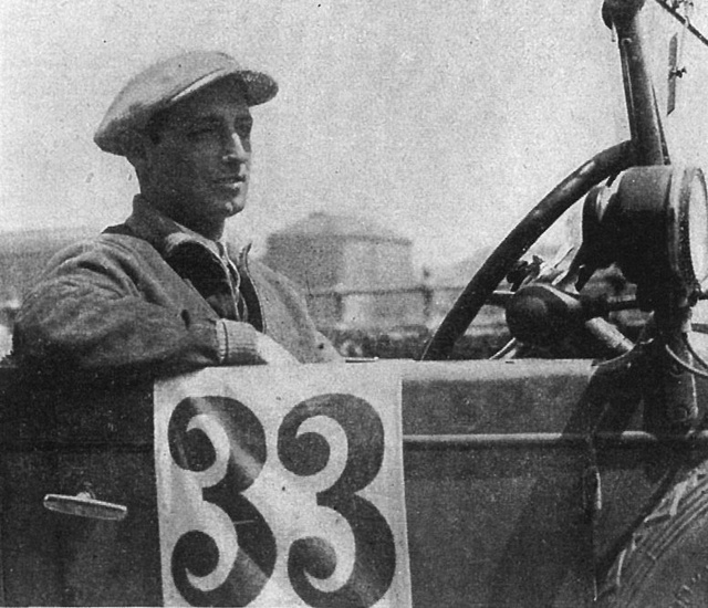 A híres motorversenyző, Balázs László
                        élete egyik legnagyobb sikerét aratta,
                        amikor 1930-ban megnyerte
                        az Alföld-Alpesi Túrautat a Magosixszel
                        (Fotó: Autó, 1930)
