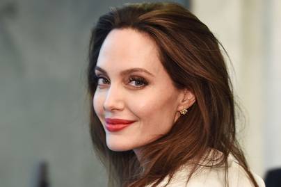 Angelina Jolie barnából szőke lett: íme a sztárok, akik másik hajszínre váltottak