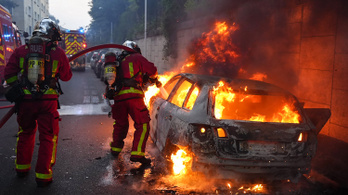 Lángokban áll Párizs, miután egy rendőr megölt egy 17 éves fiút