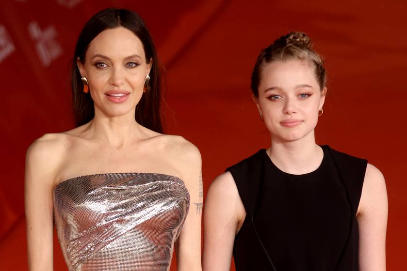 Angelina Jolie és Brad Pitt 17 éves lánya nagyon megváltozott: Shiloh a pár milliméteres hajra esküszik még mindig