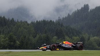 Az eső és a rajt kicsit megkavarta, de Verstappen így is simán nyerte a sprintfutamot