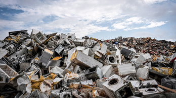 Elképesztő mennyiségű hulladék lerakása miatt emeltek vádat