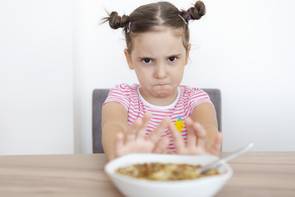Mindig probléma az étel állaga vagy szaga? Evészavar vagy akár autizmus is állhat a háttérben