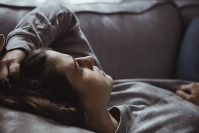 7 meglepő testi tünet, amit a tartós magány okozhat