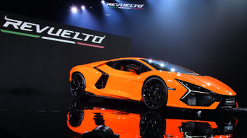 A Lamborghini eladta az utolsó benzines járművét