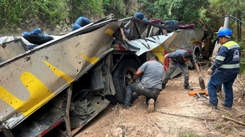 Egy egyéves gyermek is szörnyethalt a mexikói buszbalesetben
