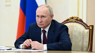 A történész elmondta, ki tartja még hatalmon Putyint
