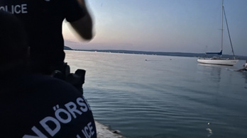 Egy fiatal lány került bajba a Balatonban, a rendőrök és a turisták is keresték