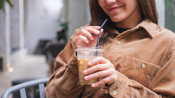 Hideg kávé, kevésbé keserű sör – a Z generáció merőben másként fogyaszt