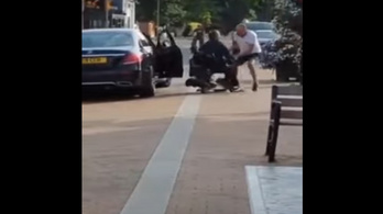 Angliában lelökte mopedjéről a mozgássérültet egy autó sofőrje