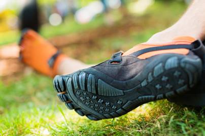 Csökkenti a térd- és hátfájást, erősíti a talpakat - 5 ok, ami miatt barefoot cipőt kéne hordanod