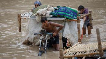Már több mint 40 halálos áldozata van Indiában a heves esőzések okozta árvizeknek