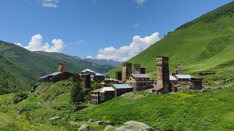 Egy ősi kaukázusi falu, amelyet az év felében elvág a világtól a hó