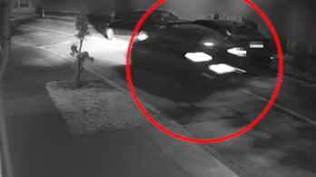 Videón, ahogy részegen letarolja főnöke autóját egy szolnoki férfi