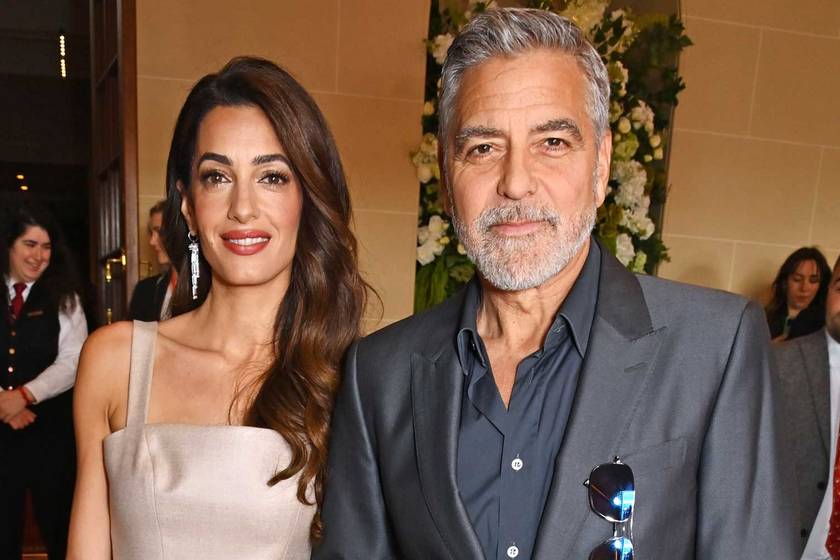 Amal Clooney combvillantós ruhában romantikázott George Clooney-val: gyönyörű volt benne