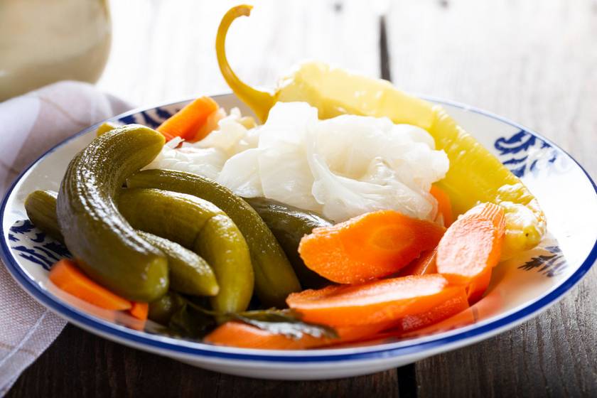 Házi, hordós vegyes savanyúság erdélyi recept alapján: kedved szerinti zöldségeket dobálj bele