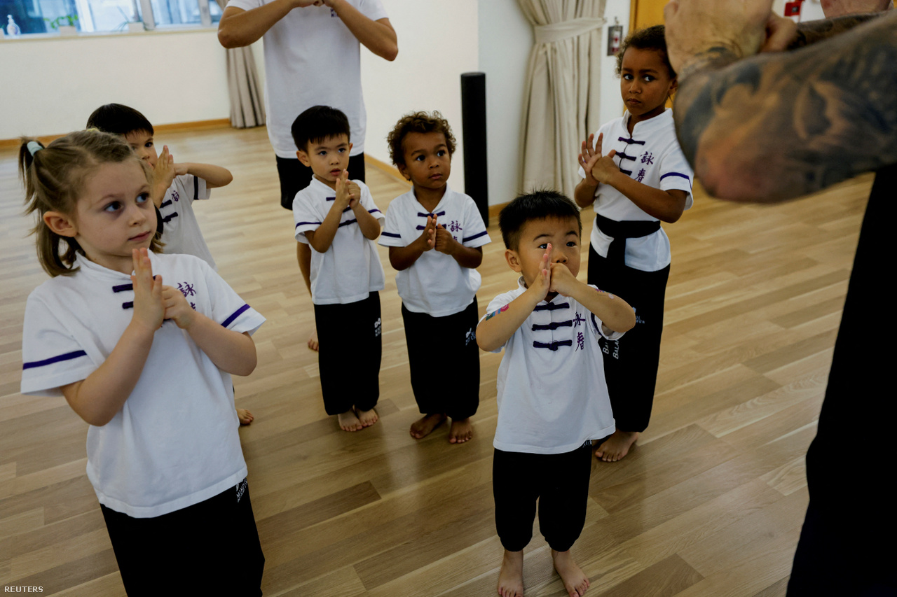 A 3,5 éves Sebby Peng egy Wing Chun órán a Mindful Wing Chun Schoolban 2023. június 18-án