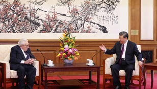 Mao Ce-tung után 50 évvel Hszi elnök is fogadta Henry Kissingert Pekingben