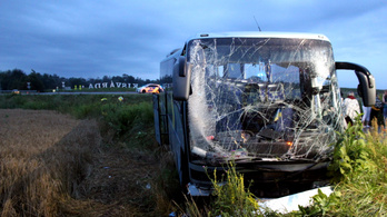 Balesetet szenvedett egy ukrán autóbusz Kisvárdán, 25 ember kórházba került