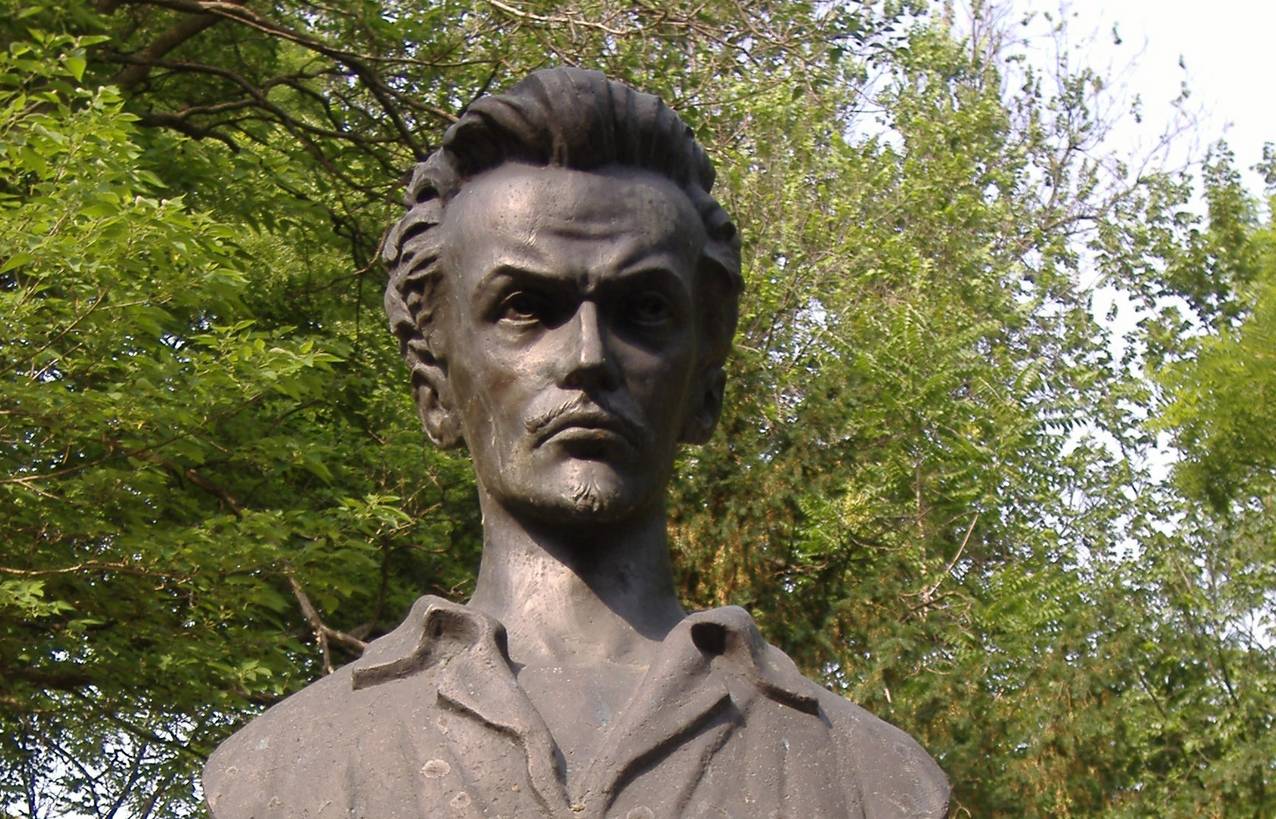 Statue of Petőfi Sándor - cropped