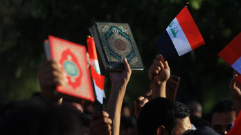 Dániában az iraki nagykövetség előtt égettek Koránt a tüntetők