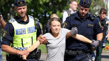 Rendőrök vitték el a tüntetés sűrűjébe csöppenő Greta Thunberget