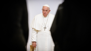 Ferenc pápa szerint Isten szereti a transzneműeket