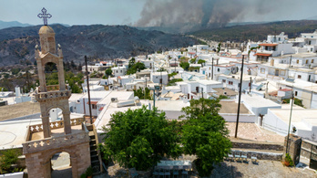 Lokalizálták a görögországi erdőtüzeket, egy település sincs már veszélyben