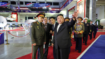 Betiltott rakétákat mutogatott az orosz védelmi miniszternek Kim Dzsongun