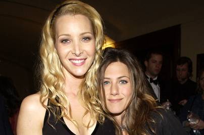 A Jóbarátok Phoebe-je 60 éves lett: Jennifer Aniston imádni való módon köszöntötte fel Lisa Kudrow-t