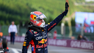 A Hungaroring után a Belga Nagydíjon is összetört a Red Bull trófeája – videó