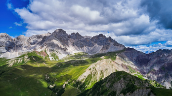 Egyre veszélyesebbé válik a túrázás és a hegymászás az Alpokban