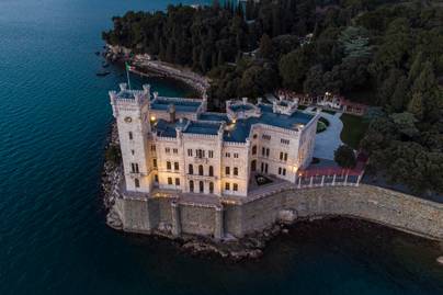 Sissi is imádta sógora tengerparti szirtre épült kastélyát: a Miramare-kastély igazi gyöngyszem