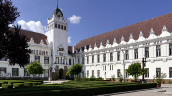 Leváltják az egyik magyar egyetem rektorát