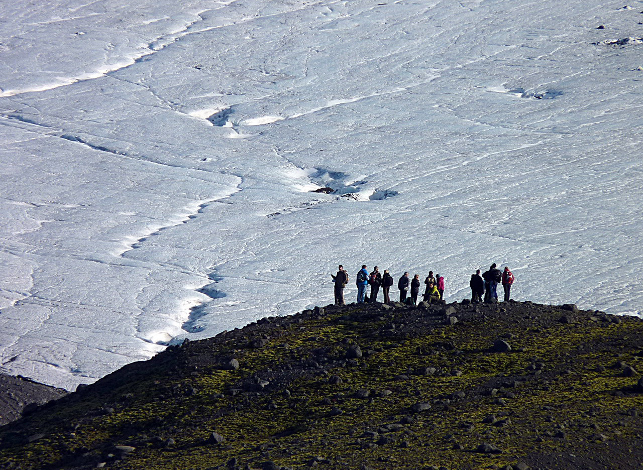 Gleccsernézőben. Izlandon található Európa legnagyobb összefüggő jégmezője, a Vatnajökull, amelynek felülete 4500 négyzetkilométer, vastagsága pedig helyenként az egy kilométert is eléri