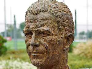 Kiderült: Puskás helyett Zenthe Ferencnek állított szobrot a Real Madridban