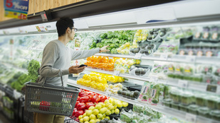 Egy japán szupermarketben mesterséges intelligencia figyeli meg a vásárlókat
