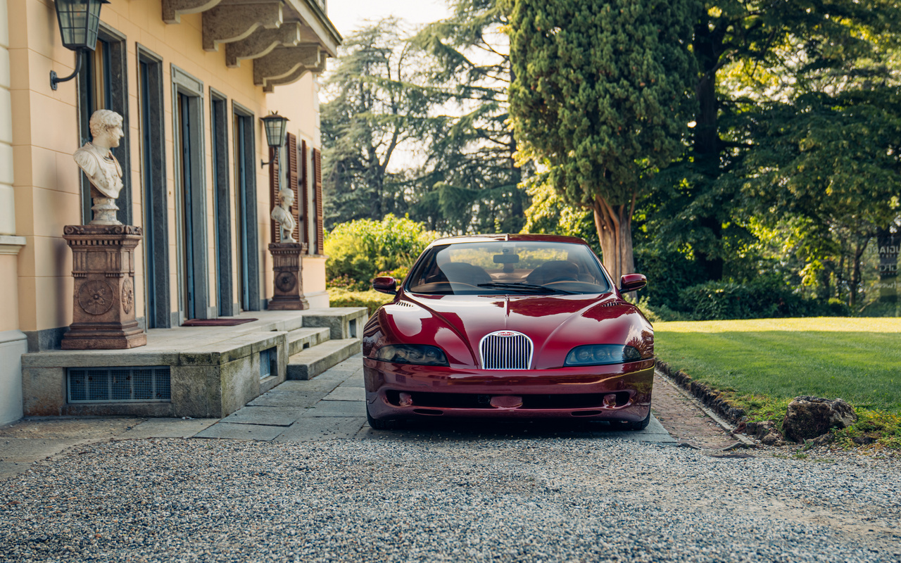 A világ leggyorsabb négyajtós luxusautója lett volna. Sorsát talán az jellemzi legjobban, hogy 1993-ban Romano Artioli cégének hivatalos csődje előtt kilenc nappal állították ki a Frankfurti Autószalonon. A Bugattinak tehát egy bő hete volt még akkor.