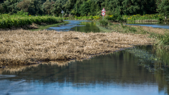 Tetőznek a folyók, de még napokig veszélyes marad a helyzet